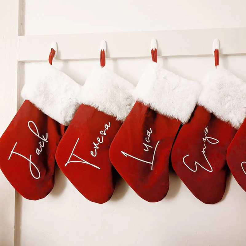 Medias navideñas de felpa roja - Kids Toys Names reseña y precio